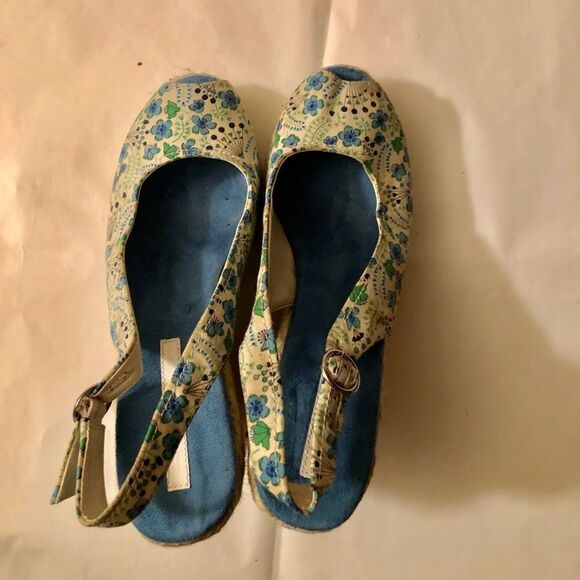 Bandolino Wedges Sandals - Picture 5 of 7